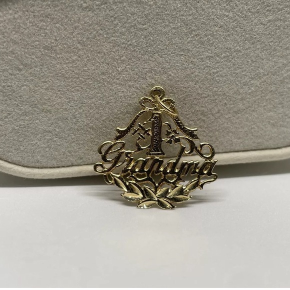 Number One '#1' Grandma 14K Yellow Gold Filigree Pendant